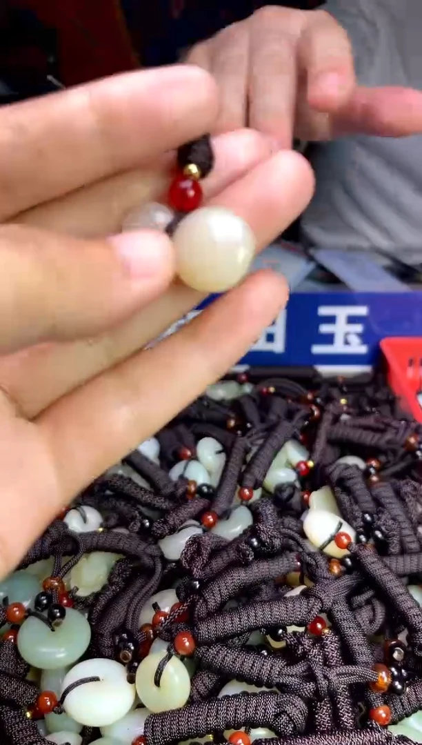 未镶嵌和田玉挂件1