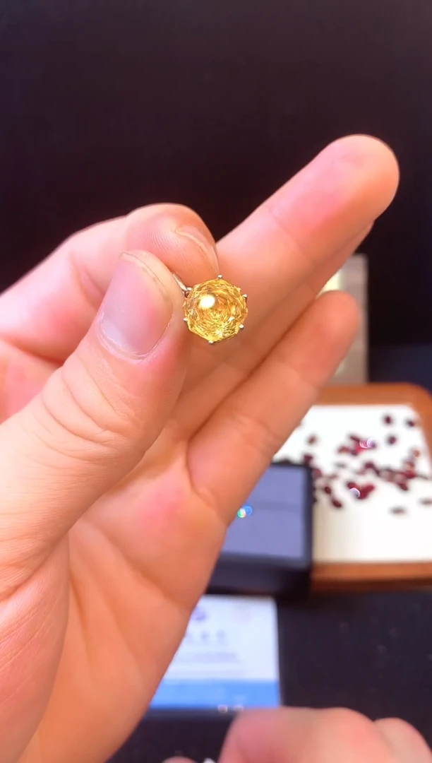 银S925镶嵌吊坠(赠链)黄晶......