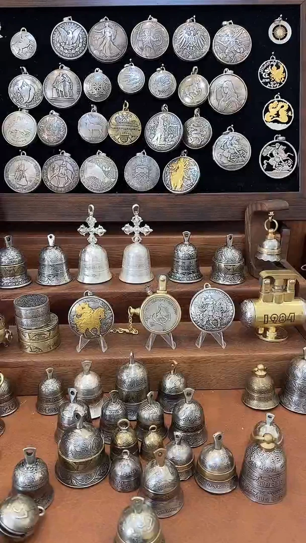 ?****雷不丹白铜硬币三拼接