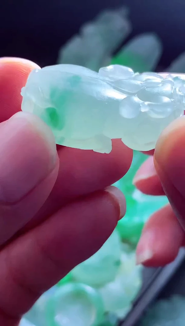 未镶嵌定制翡翠胡**?翡翠毛货定制