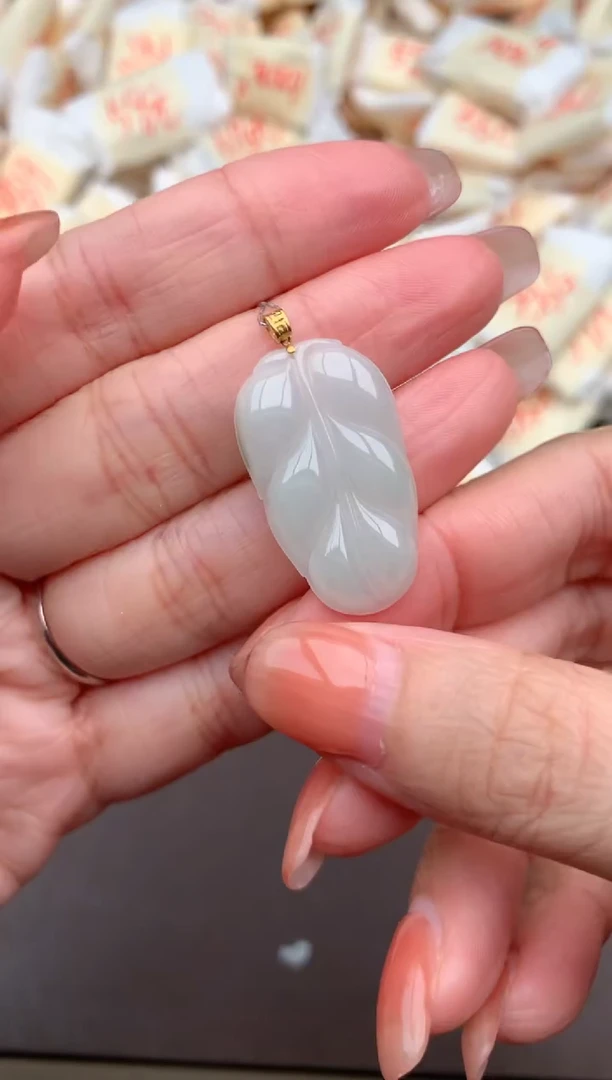 18K金镶嵌挂件翡翠福利