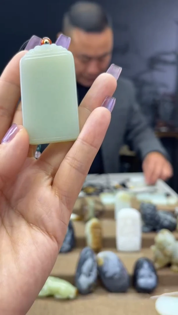 颈饰未镶嵌和田玉1