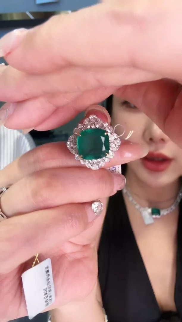 18K金镶嵌戒指祖母绿7.78ct