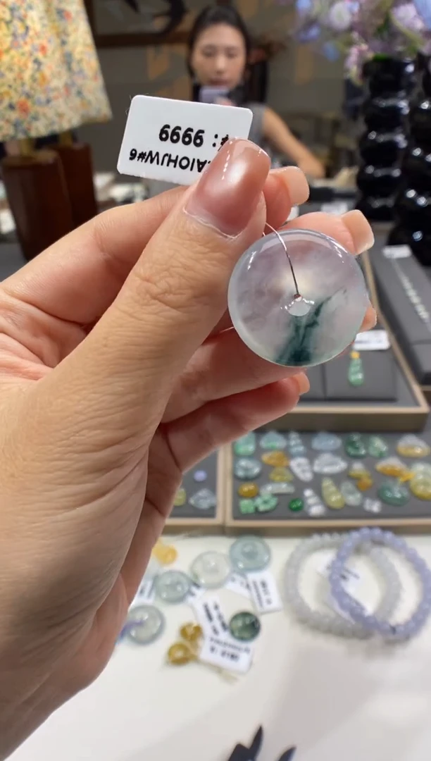 颈饰未镶嵌翡翠平安扣