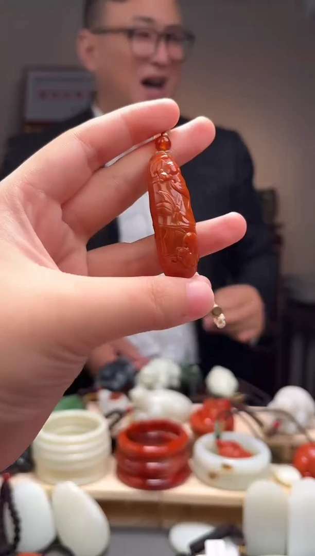 颈饰未镶嵌南红玛瑙吊坠