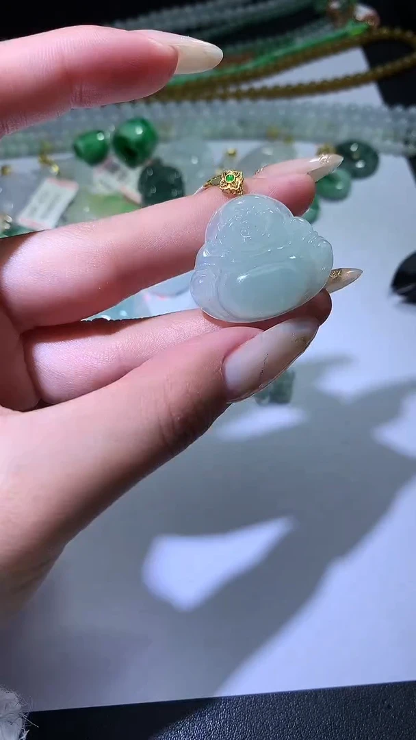 颈饰18K金镶嵌翡翠ZX018880