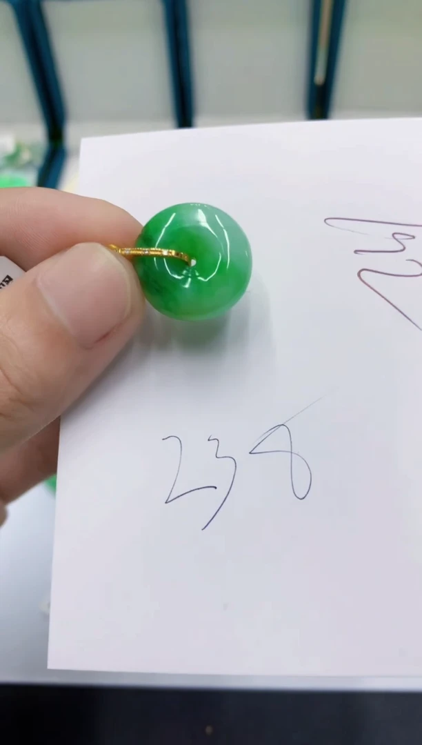 颈饰18K金镶嵌翡翠翡翠