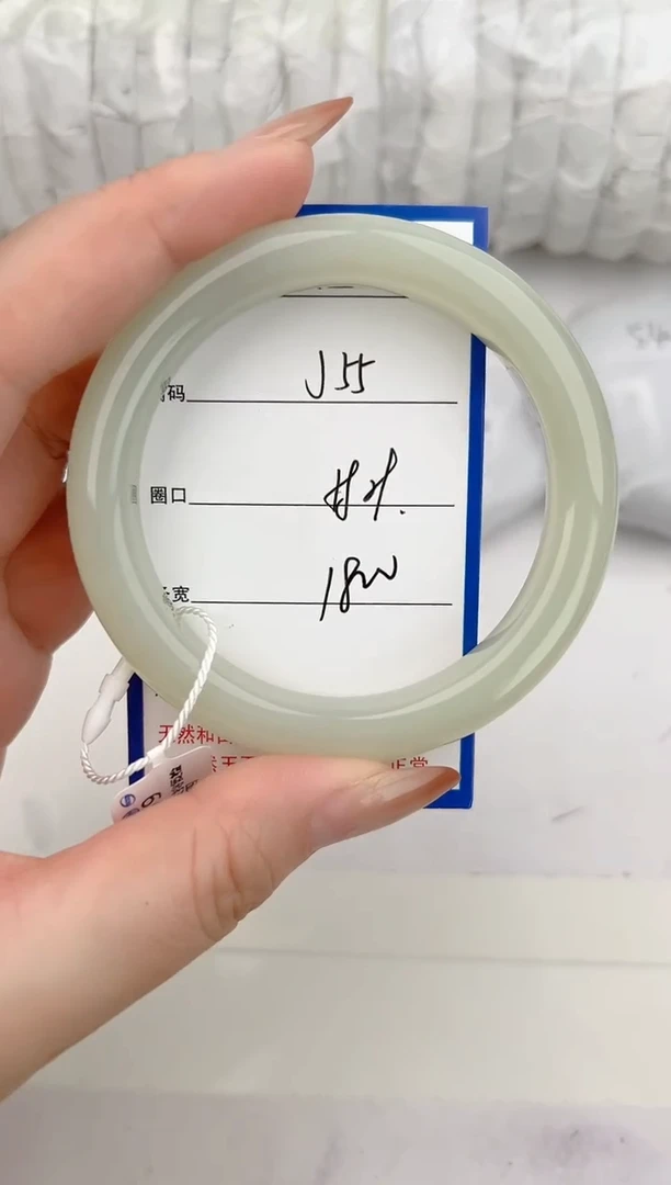 和田玉手镯未镶嵌55颜色微差无瑕疵