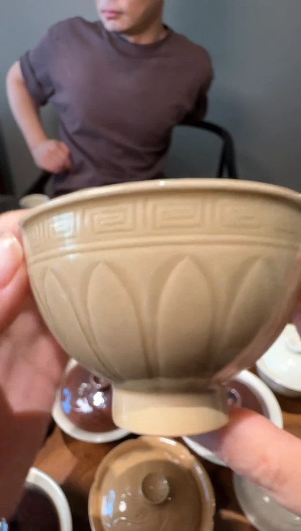 致鸣窑 越窑回文菊瓣纹鸡心杯