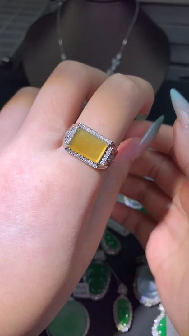 吊坠(不含链)18K金镶嵌翡翠戒指