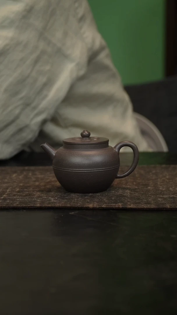 茶壶紫砂柿蒂纹平盖莲子