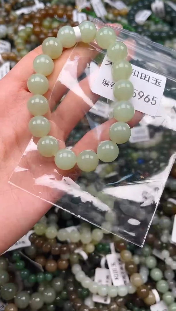 未镶嵌和田玉挂件1