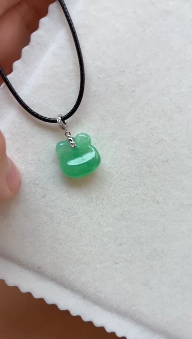 颈饰18K金镶嵌翡翠挂件