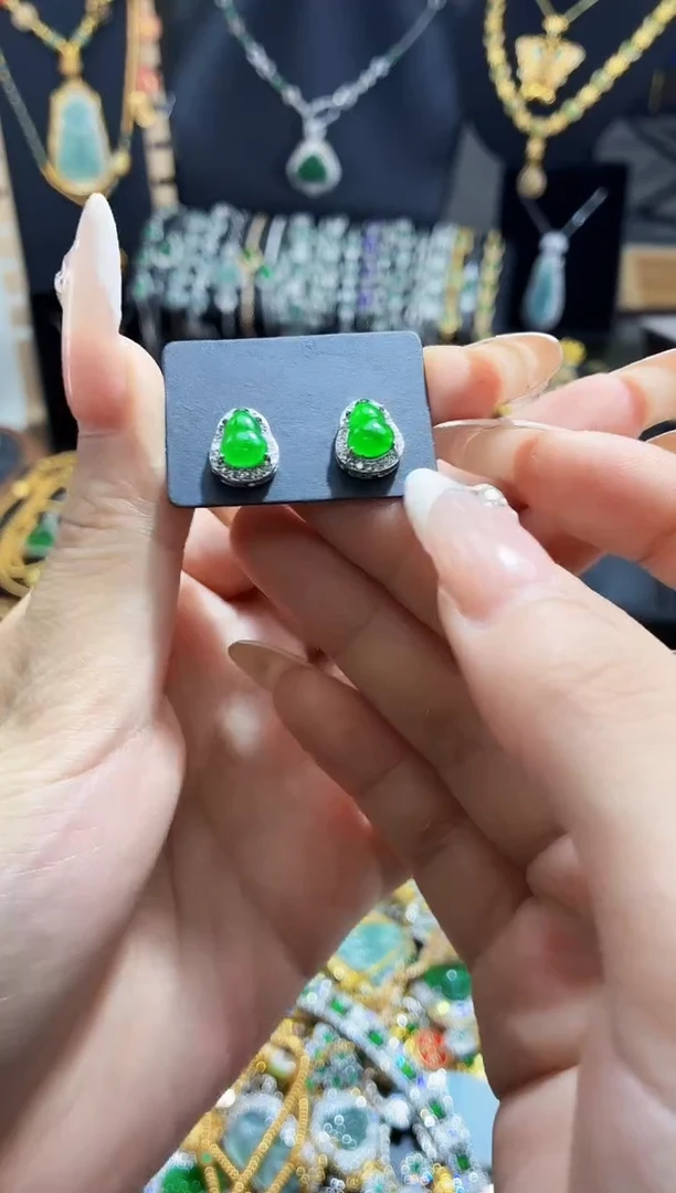 翡翠未镶嵌吊坠(赠链)天然翡翠a货 多样性发其一