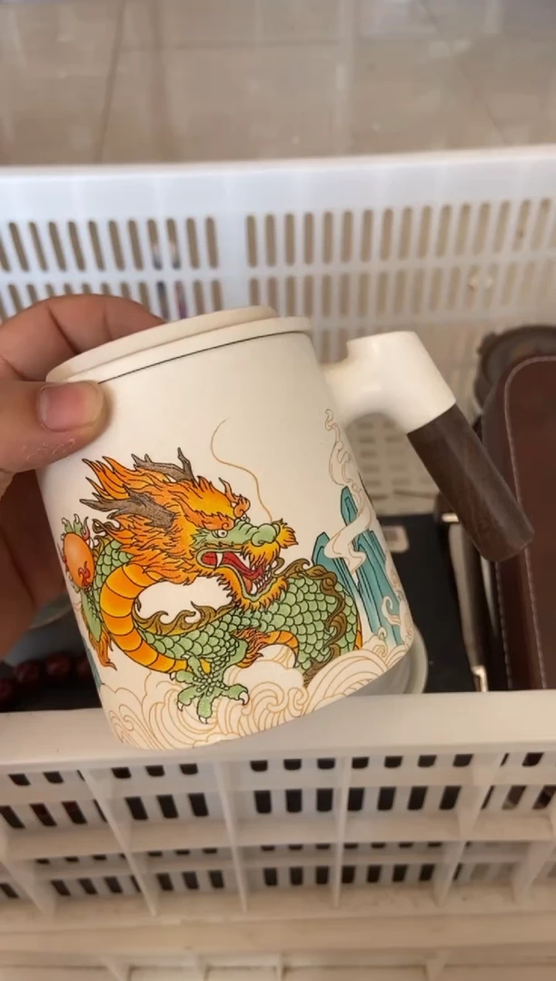 摄影的产品有使用过的痕迹有点脏介意勿拍