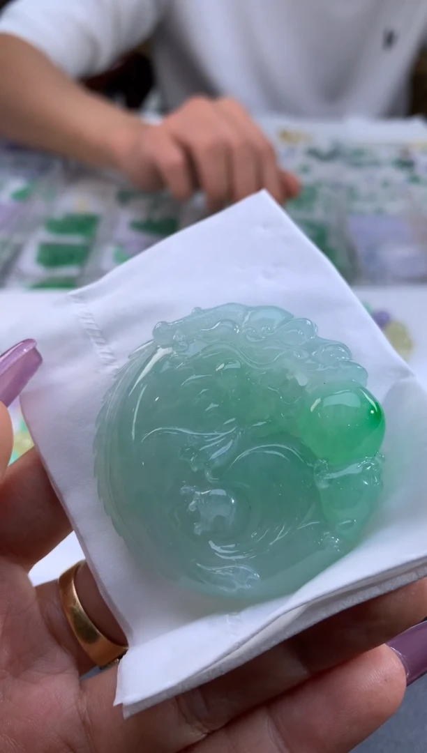 未镶嵌定制翡翠心*翡翠