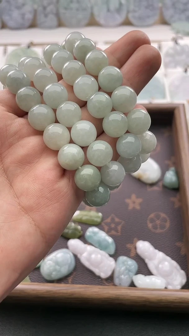 翡翠未镶嵌颈饰..../7/3/ 247多样性发其一