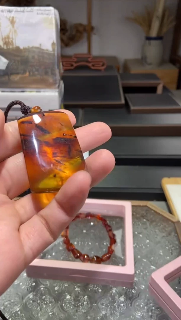 琥珀颈饰未镶嵌特色植物珀无事牌