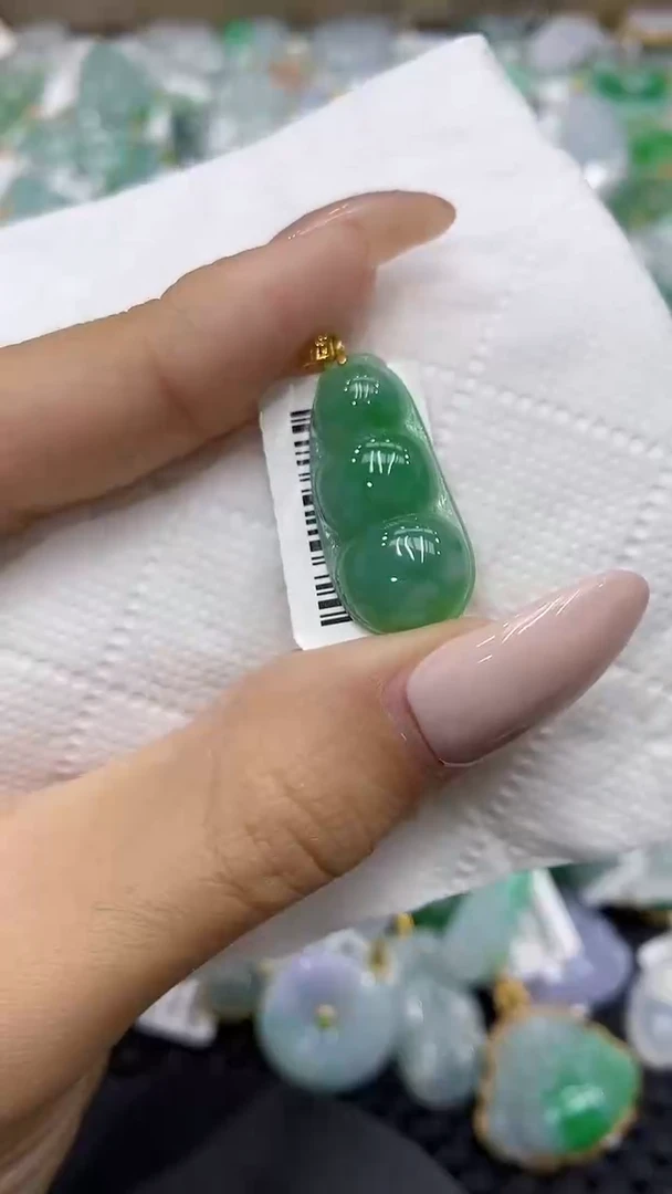 颈饰18K金镶嵌翡翠111111111111