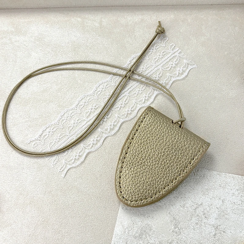 非金属皮质项链 春天色磁吸挂脖眼镜包项链