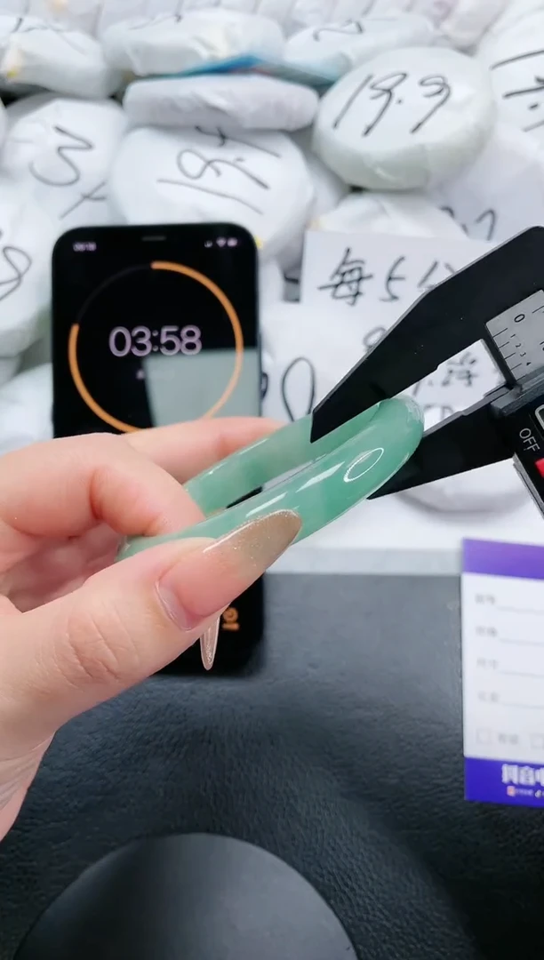 【闪购商品】石英质玉手镯未镶嵌10S8-56