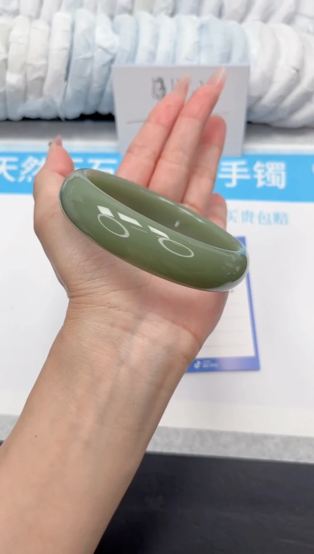 石英质玉手镯未镶嵌60-62.5