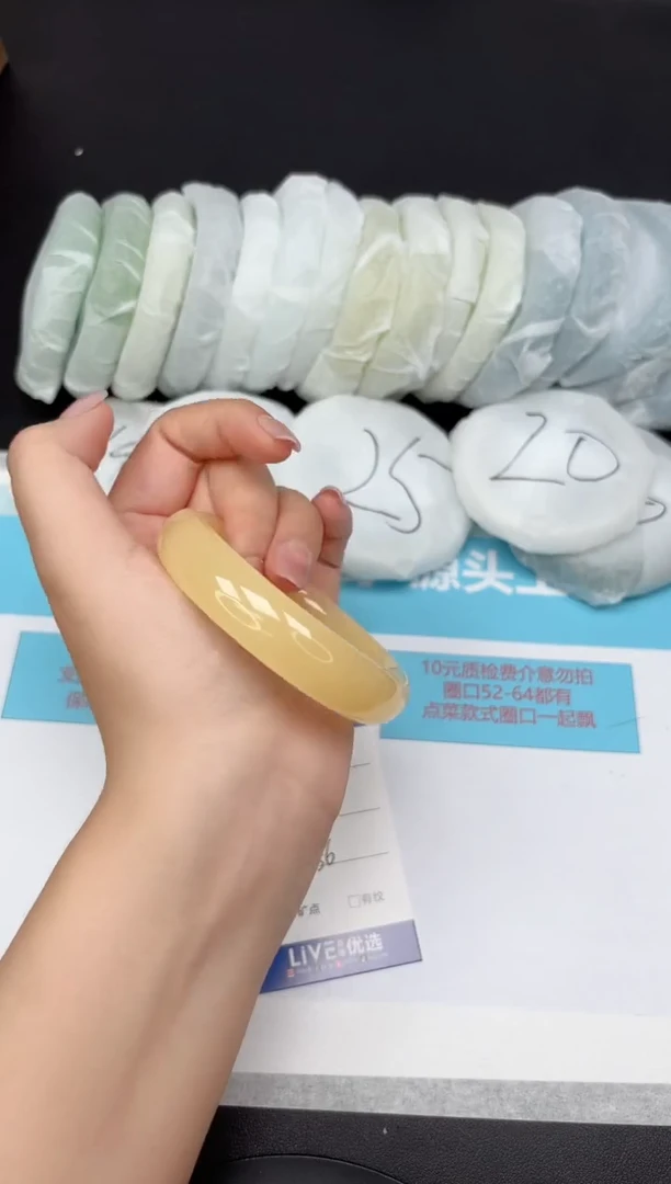 未镶嵌手镯石英质玉92/5556