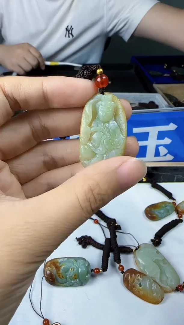 和田玉未镶嵌颈饰1