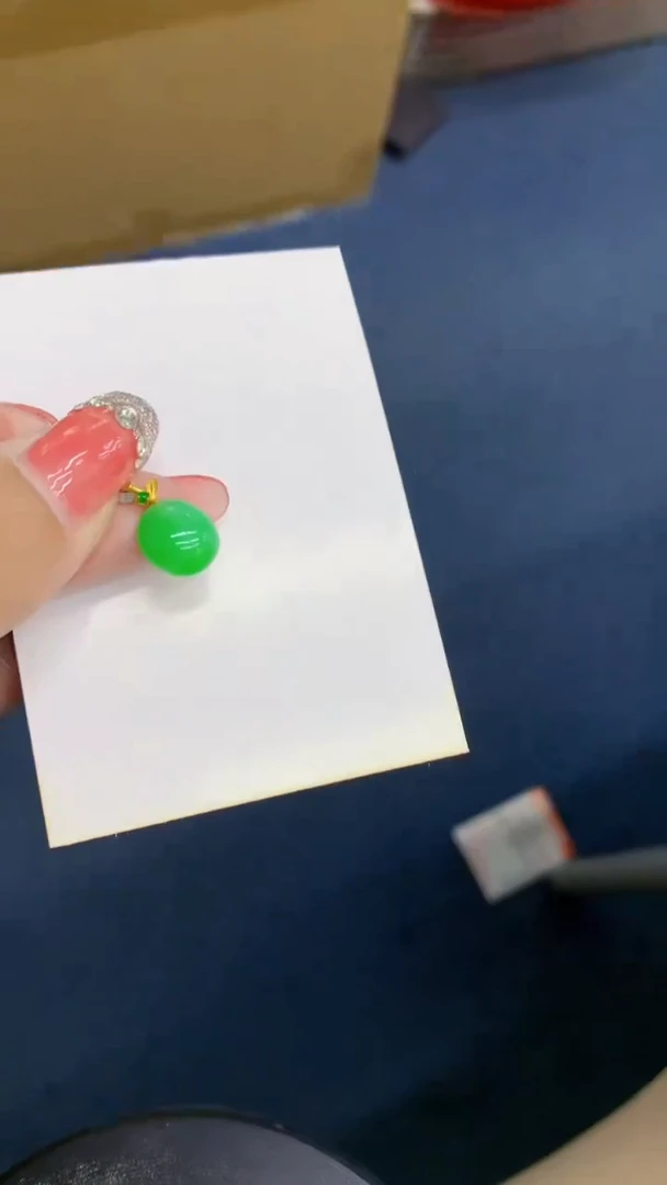 颈饰18K金镶嵌翡翠1