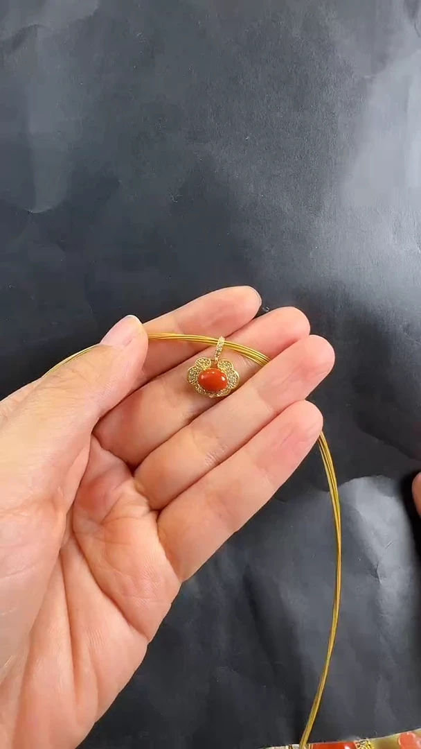 颈饰未镶嵌南红玛瑙吊坠