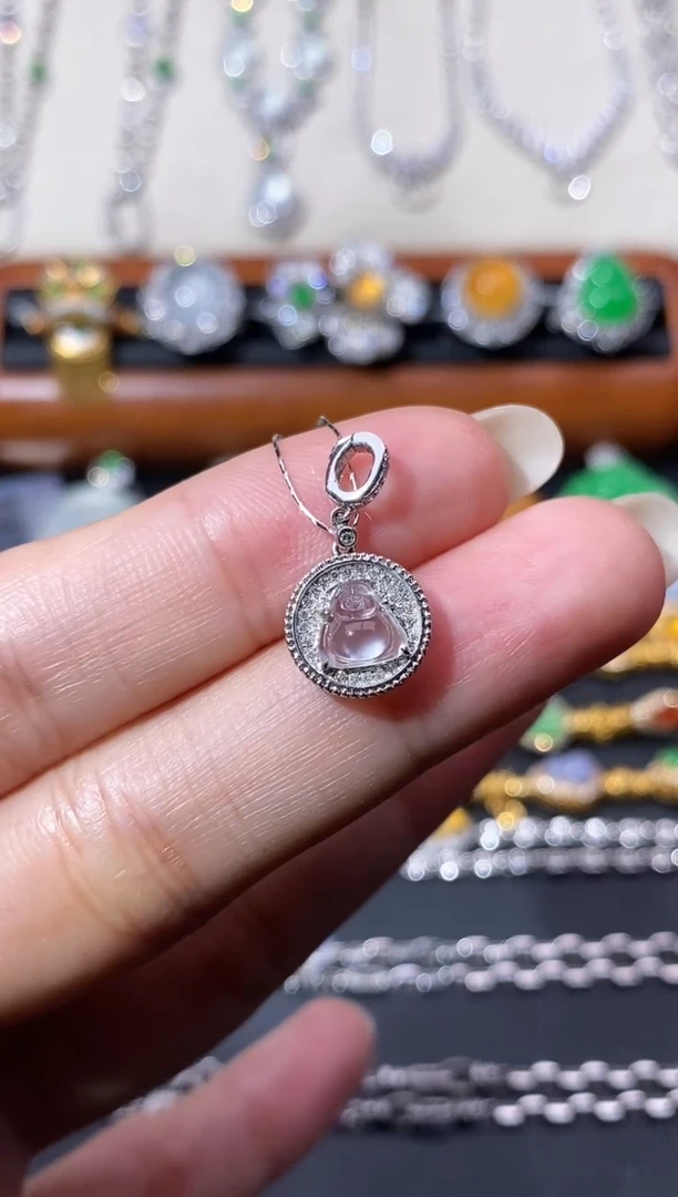 翡翠18K金镶嵌颈饰吊坠