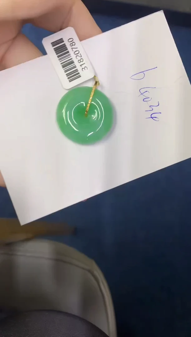 翡翠18K金镶嵌颈饰缅甸天然翡翠A货