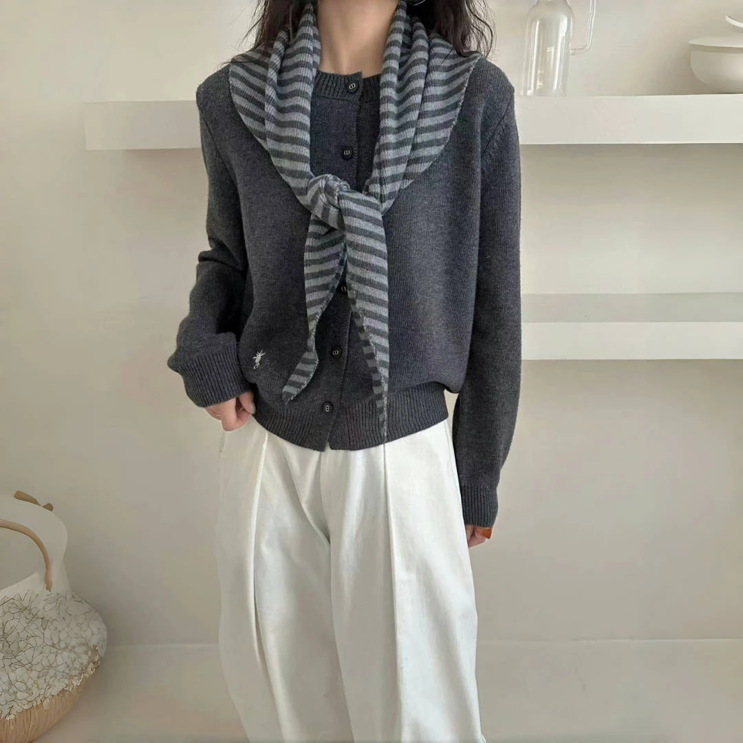 百搭冬季女长袖针织圆领毛针织开衫围巾款两件套简约秋季时尚保暖