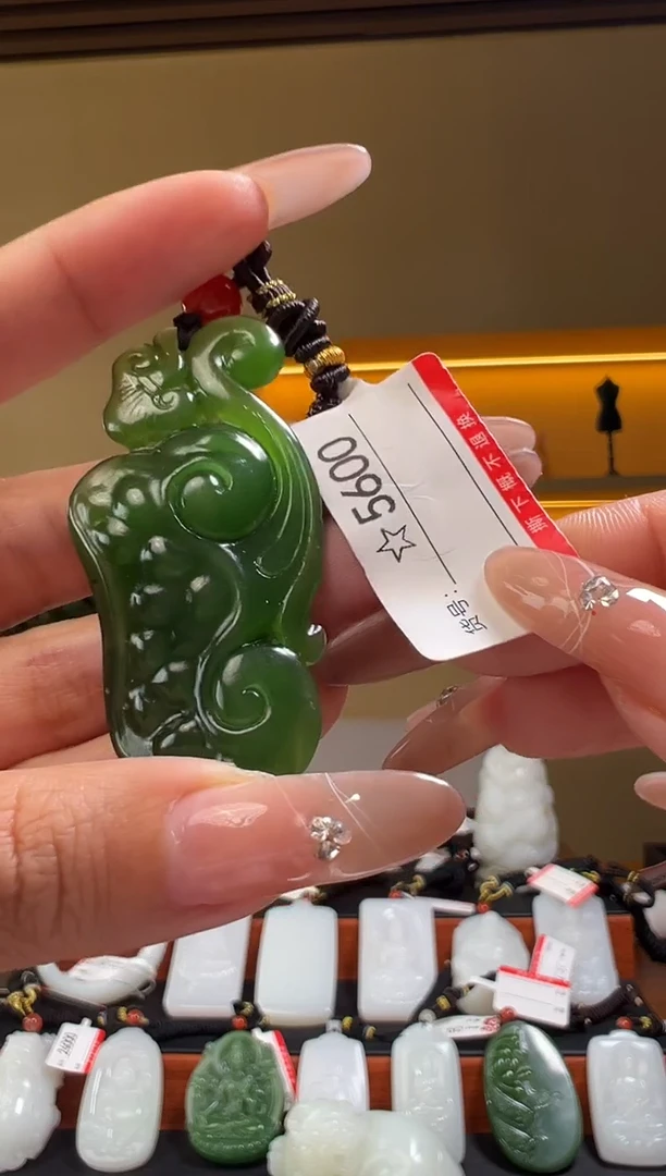 颈饰未镶嵌和田玉1