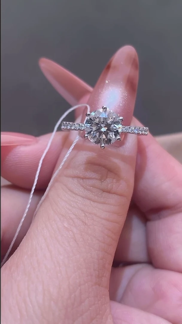 铂Pt950镶嵌实验室培育钻石Pt950铂金1.5克拉培育钻石六爪女戒