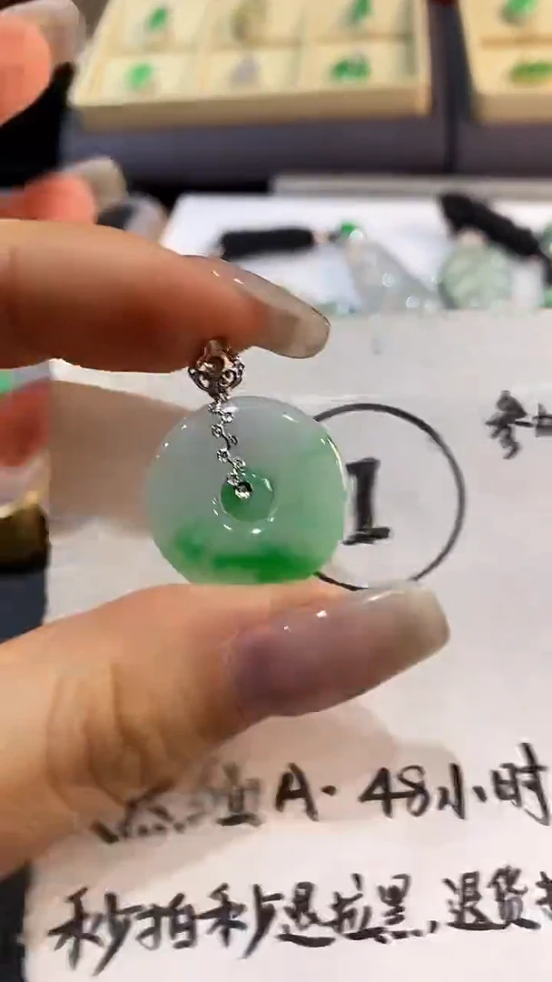 吊坠(不含链)18K金镶嵌翡翠吊坠