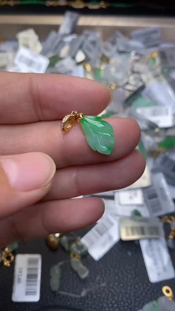 颈饰18K金镶嵌翡翠净货31646