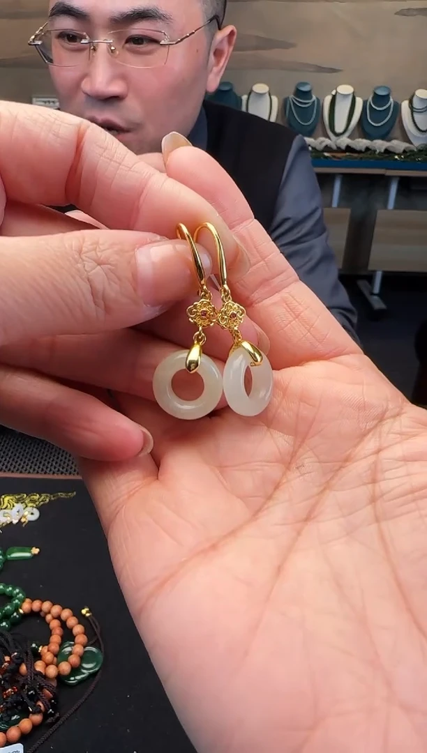 未镶嵌和田玉耳饰甜甜圈