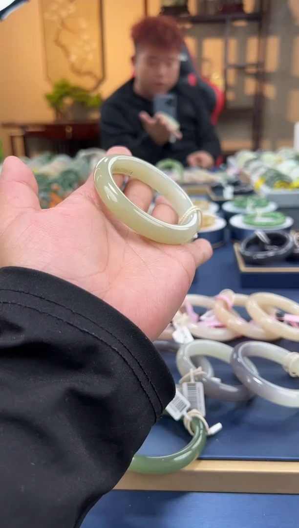 【闪购商品】和田玉手镯未镶嵌A0009-55