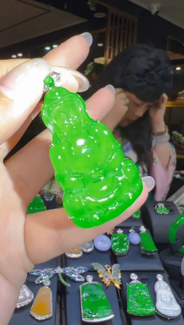 吊坠(赠链)18K金镶嵌翡翠066