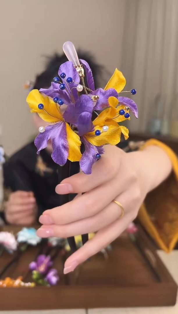 刺绣白****子黄紫色彼岸花檀木U钗