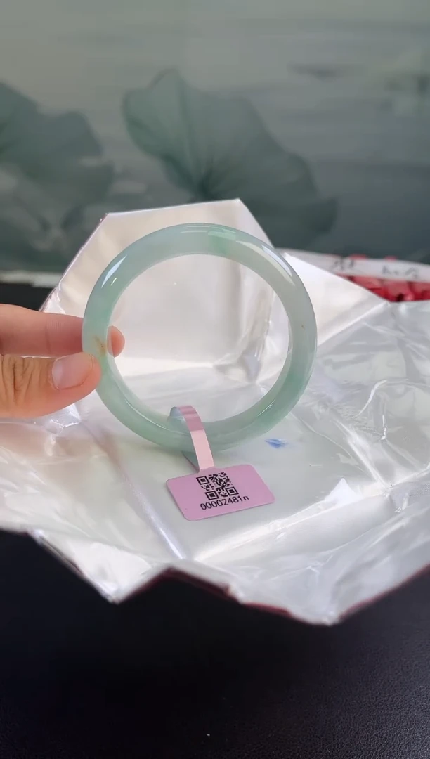 翡翠手镯未镶嵌翡翠手镯2