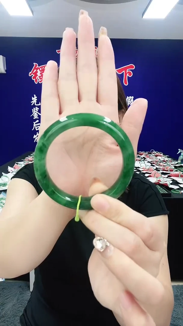 石英质玉（非洲翠）手镯未镶嵌11