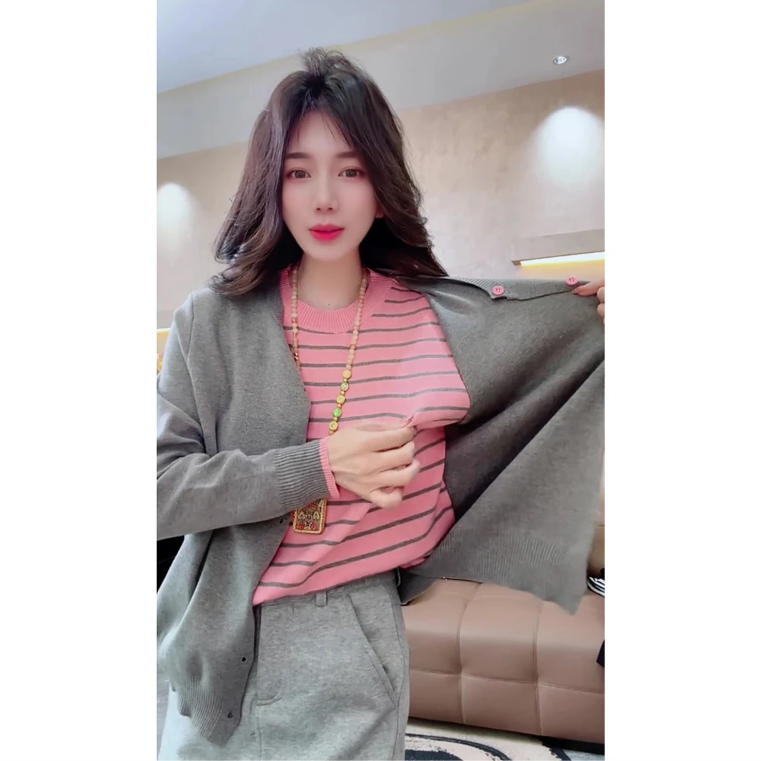 减龄显小圆领撞色条纹拼接开衫假两件洋气百搭长袖针织衫