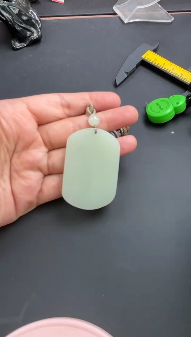 和田玉未镶嵌吊坠(赠链)且末微色差近矿二号矿吊坠