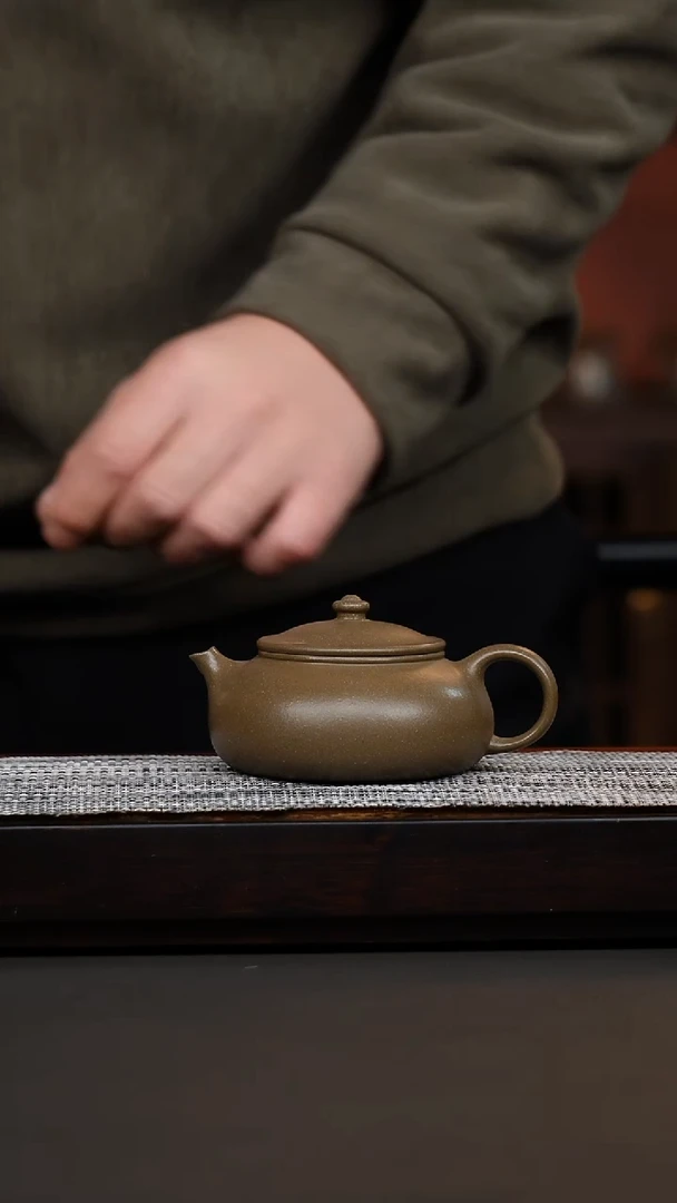 茶壶紫砂蟹壳青寒江