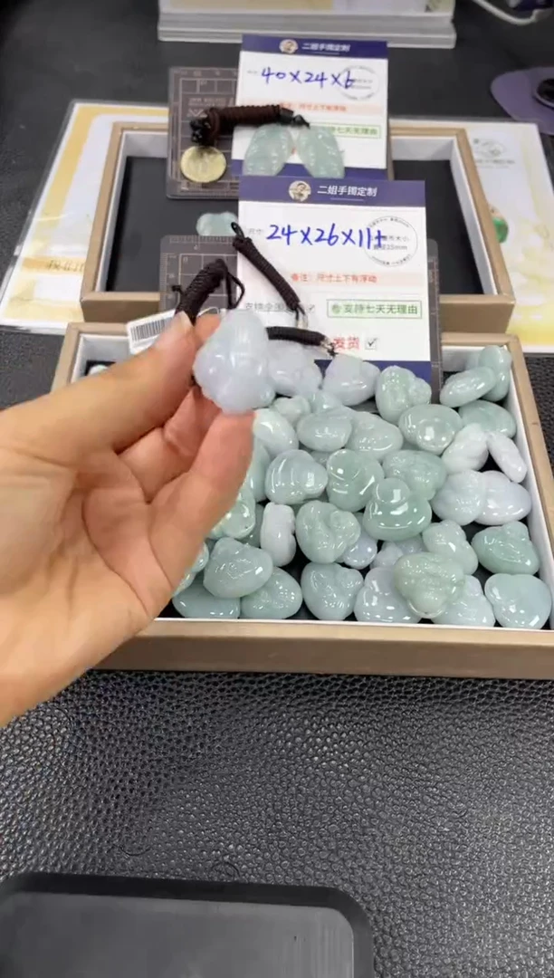 翡翠挂件未镶嵌抱抱佛FL84/多样性发其一CP配绳