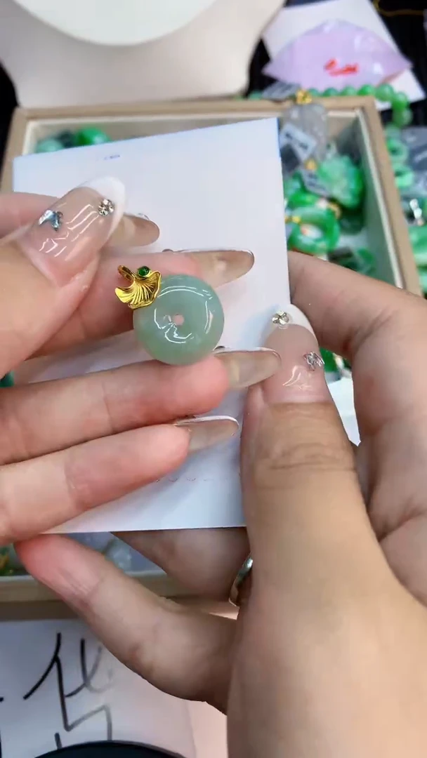 翡翠18K金镶嵌吊坠(不含链)1