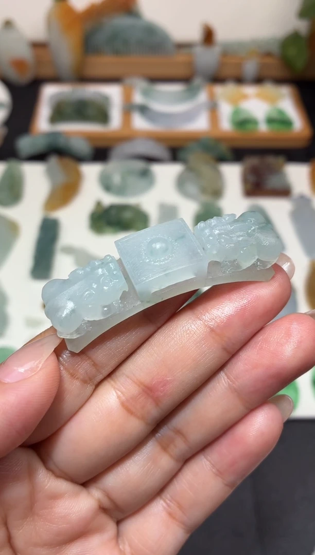 未镶嵌定制翡翠双貔貅手牌