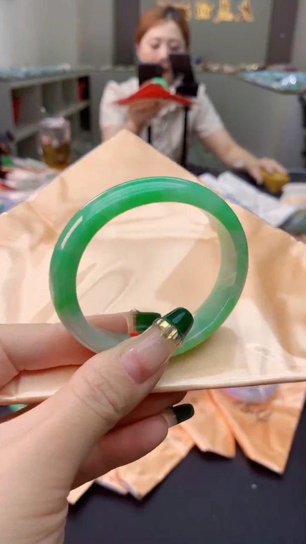 翡翠手镯未镶嵌0231723200